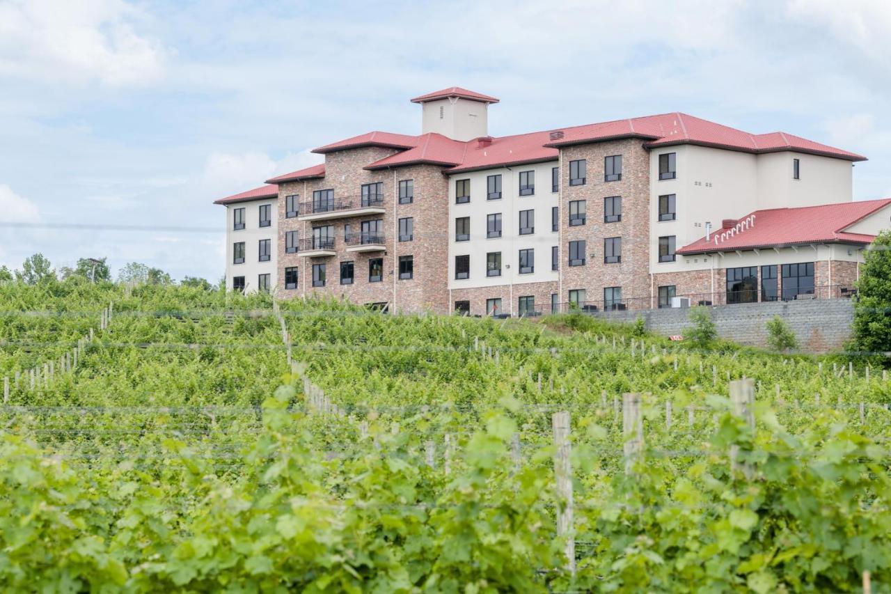 Holiday Inn Express & Suites Lexington North West-The Vineyard By Ihg Exterior photo
