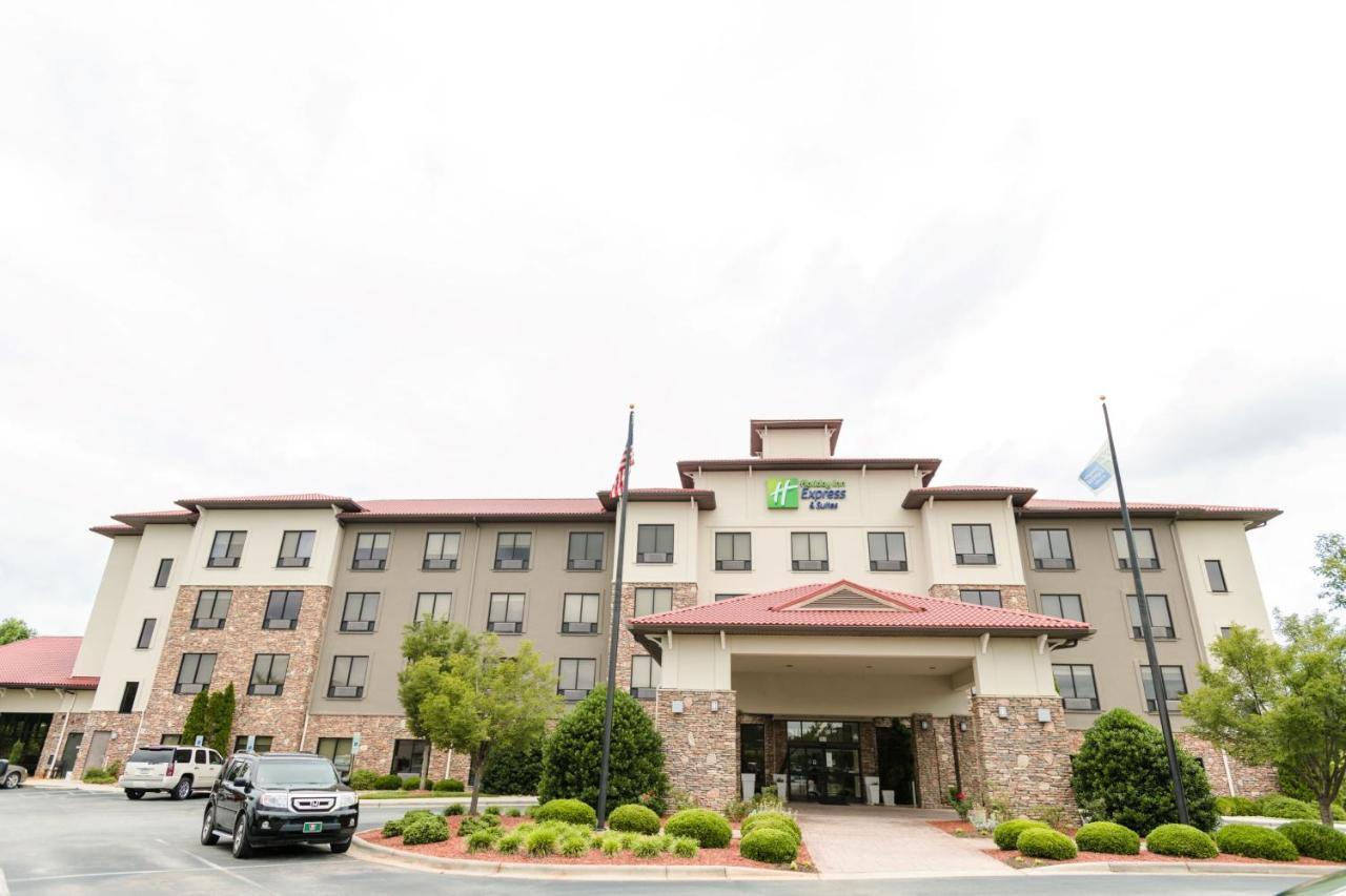 Holiday Inn Express & Suites Lexington North West-The Vineyard By Ihg Exterior photo