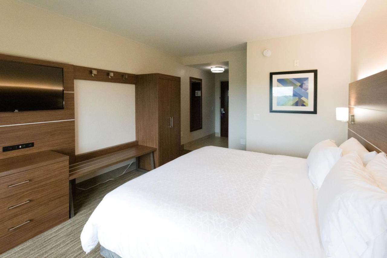 Holiday Inn Express & Suites Lexington North West-The Vineyard By Ihg Exterior photo