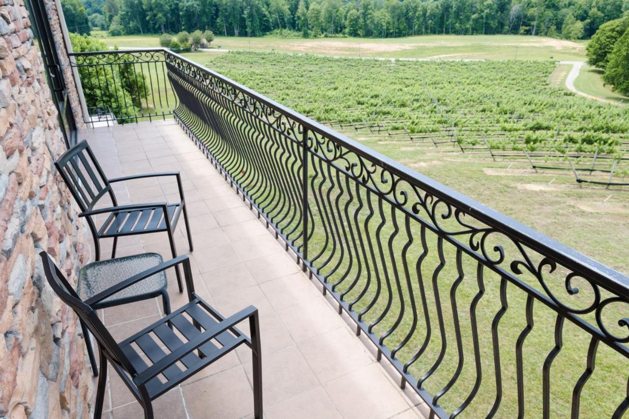 Holiday Inn Express & Suites Lexington North West-The Vineyard By Ihg Exterior photo