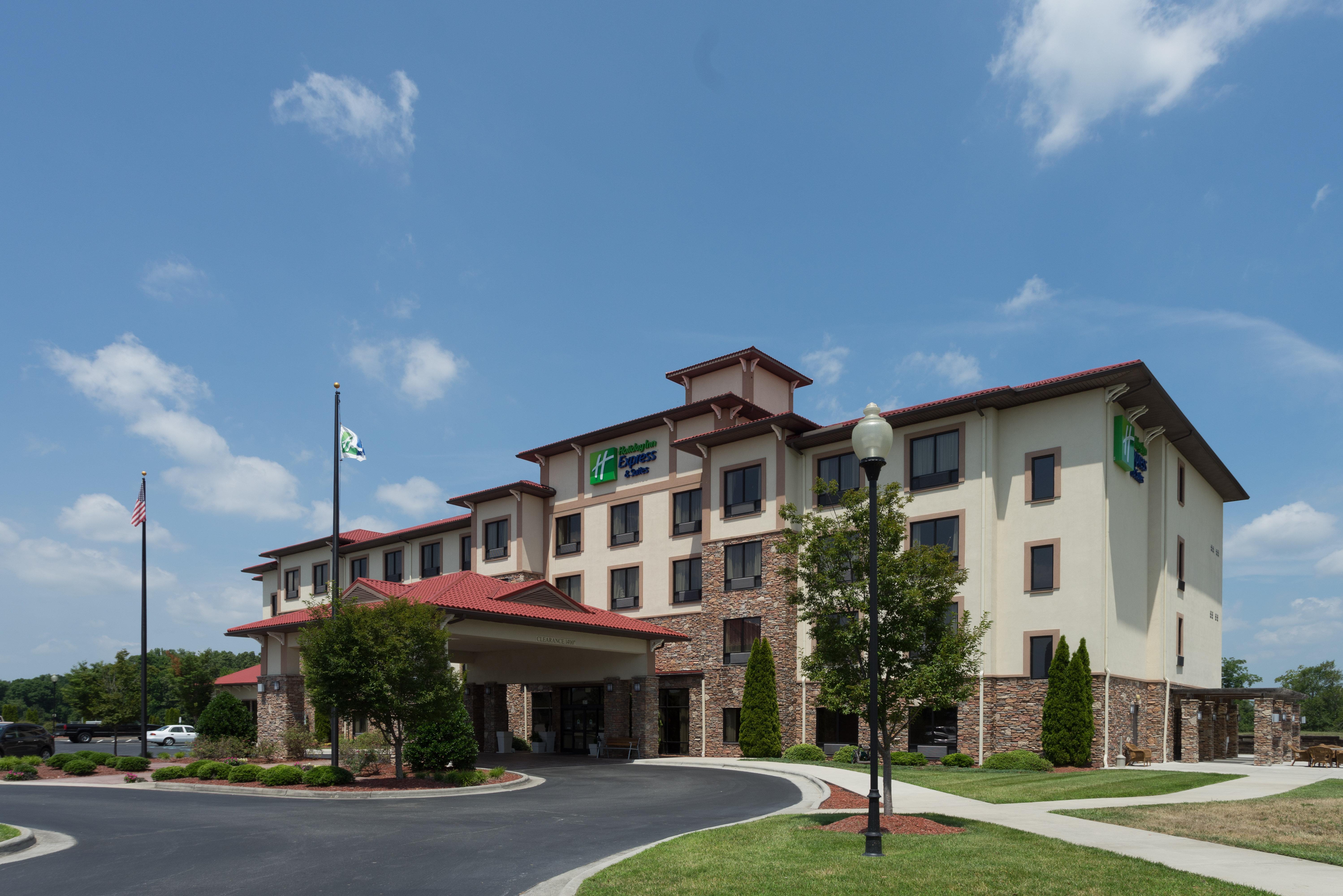 Holiday Inn Express & Suites Lexington North West-The Vineyard By Ihg Exterior photo