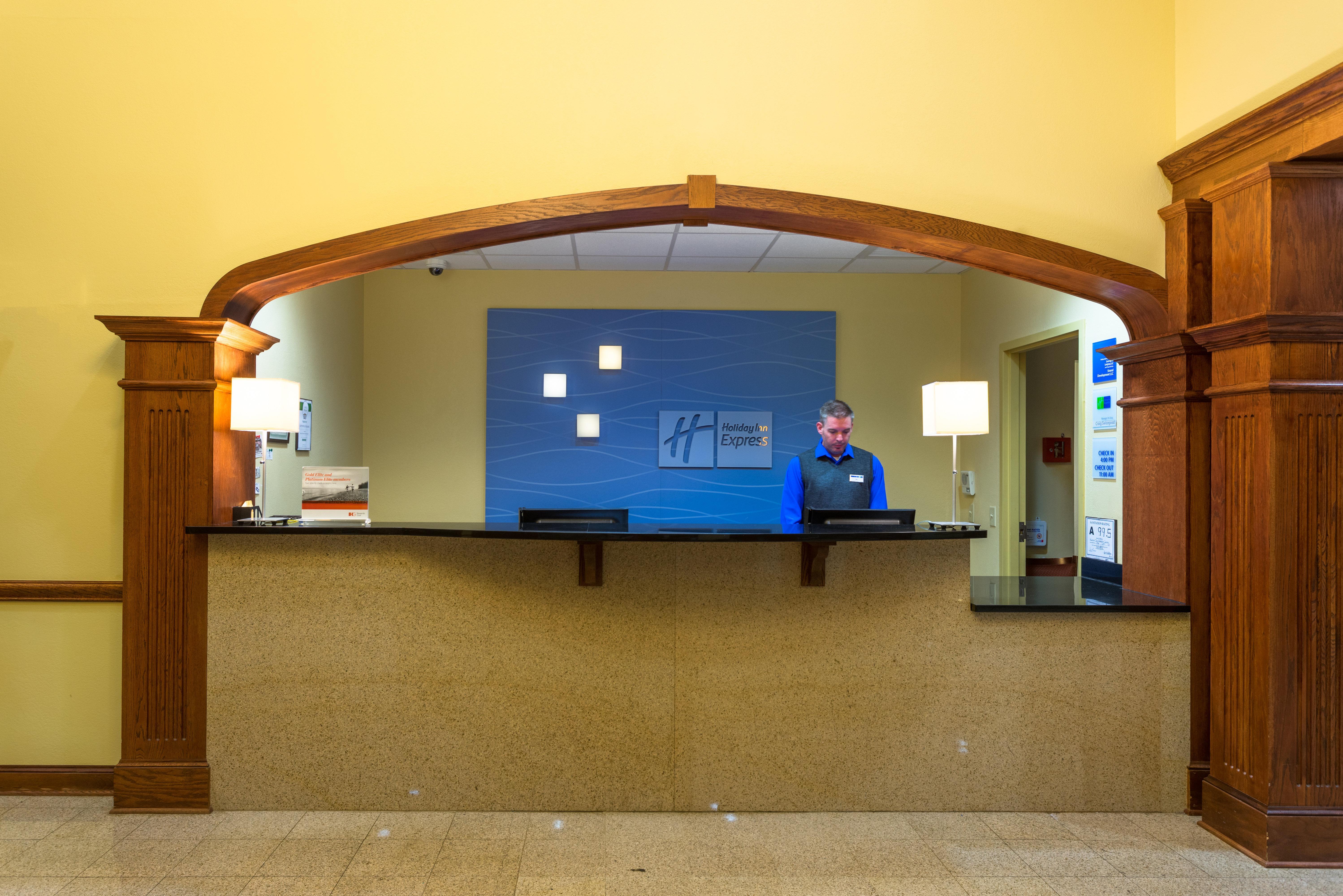 Holiday Inn Express & Suites Lexington North West-The Vineyard By Ihg Exterior photo
