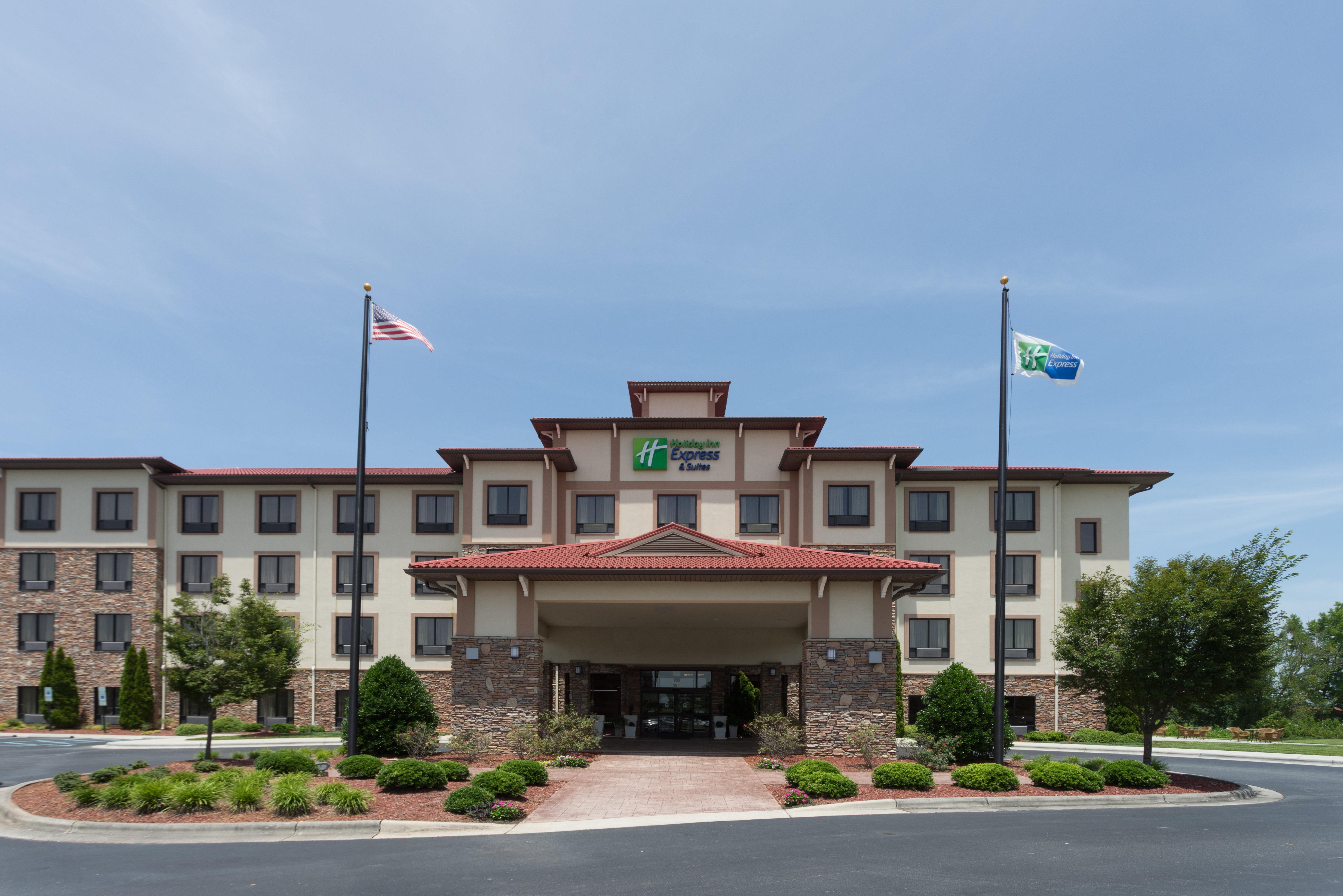 Holiday Inn Express & Suites Lexington North West-The Vineyard By Ihg Exterior photo