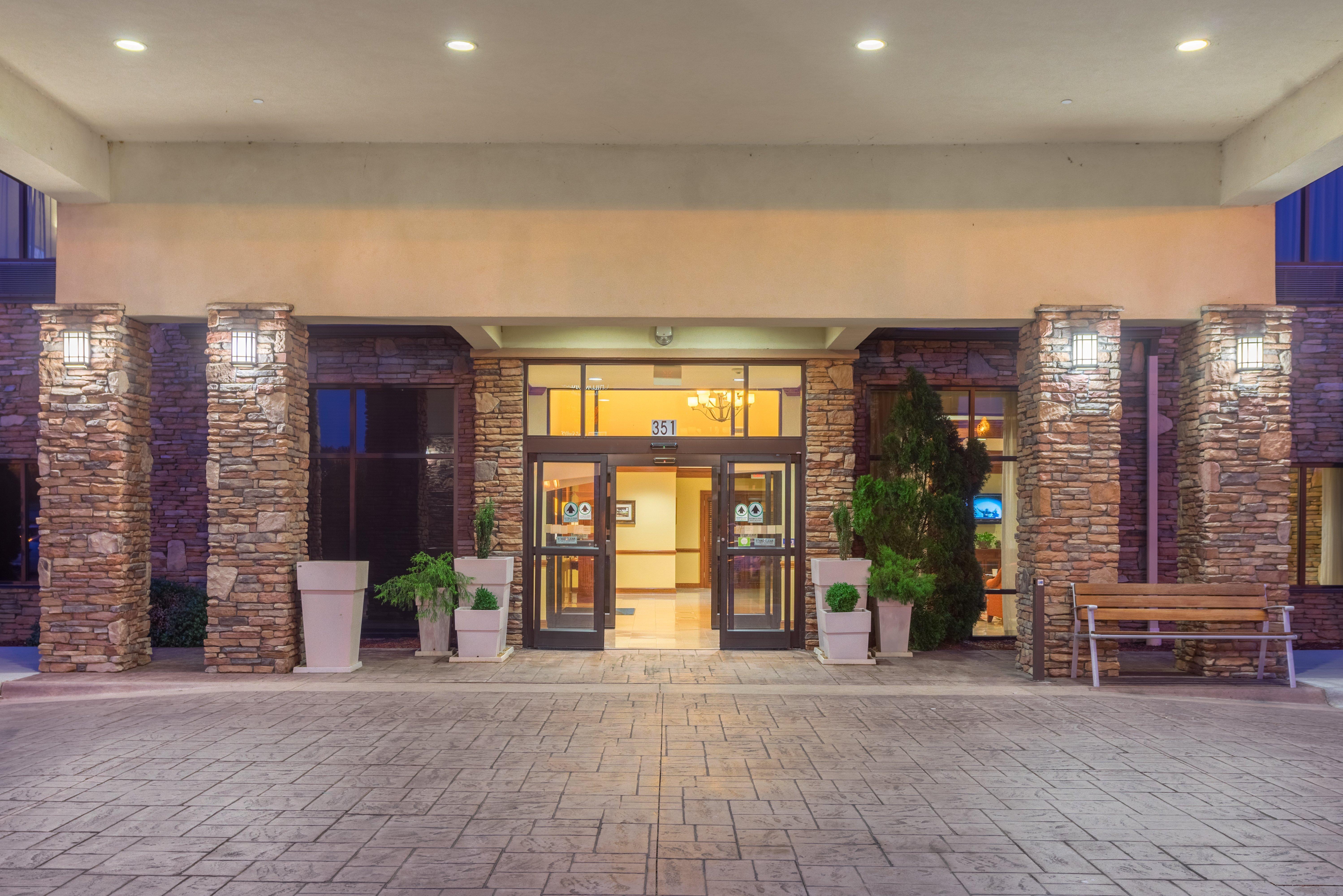 Holiday Inn Express & Suites Lexington North West-The Vineyard By Ihg Exterior photo