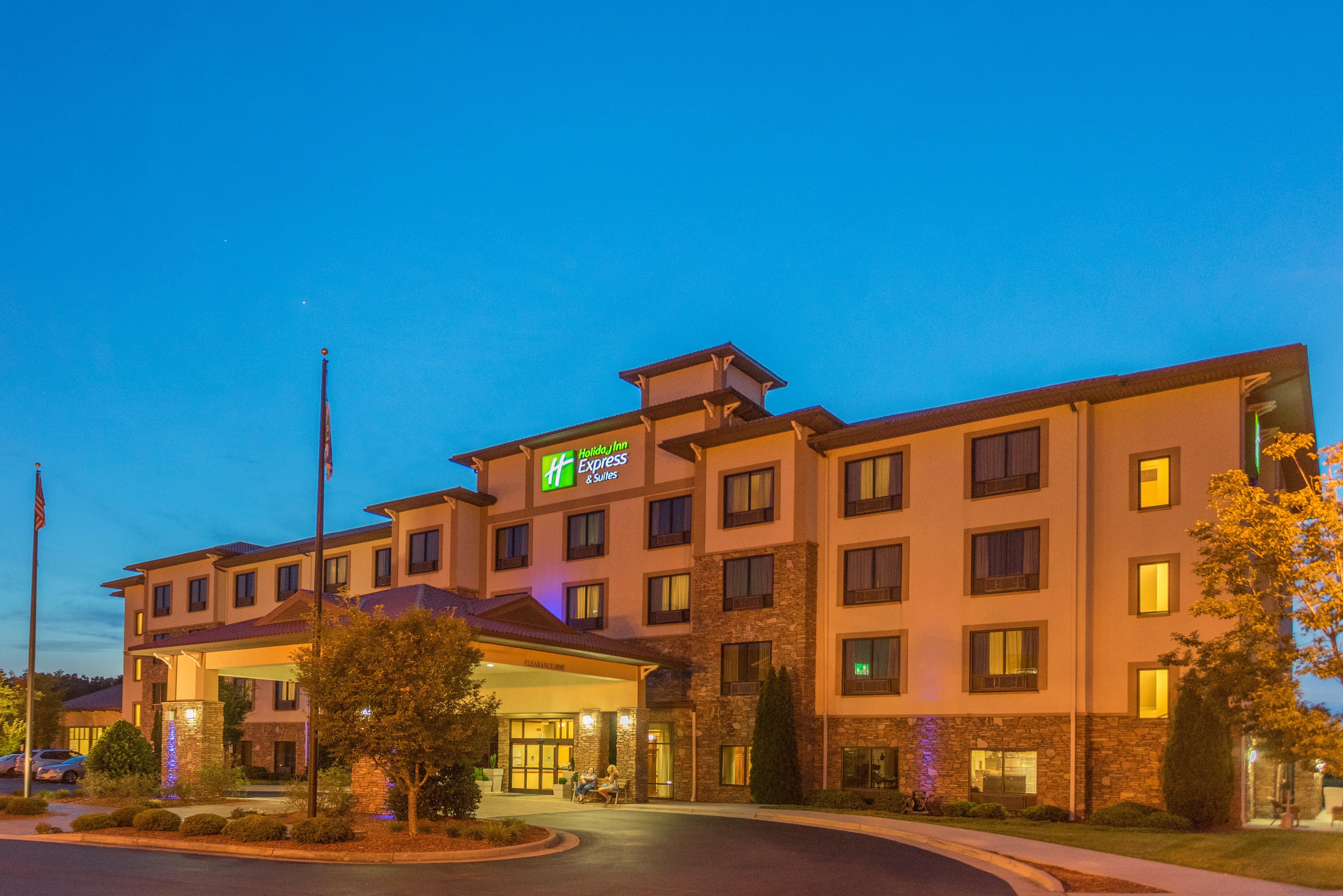 Holiday Inn Express & Suites Lexington North West-The Vineyard By Ihg Exterior photo