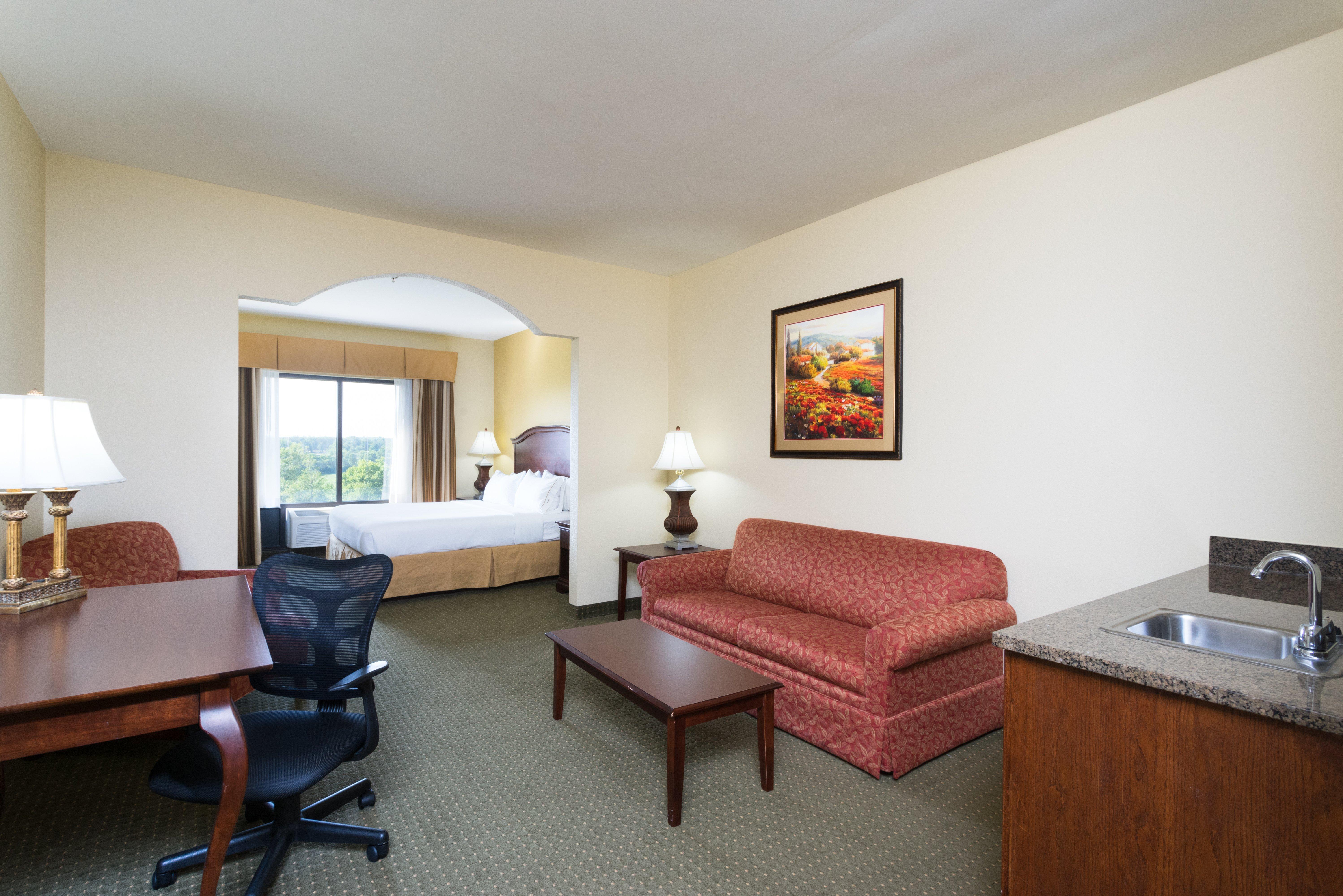 Holiday Inn Express & Suites Lexington North West-The Vineyard By Ihg Exterior photo