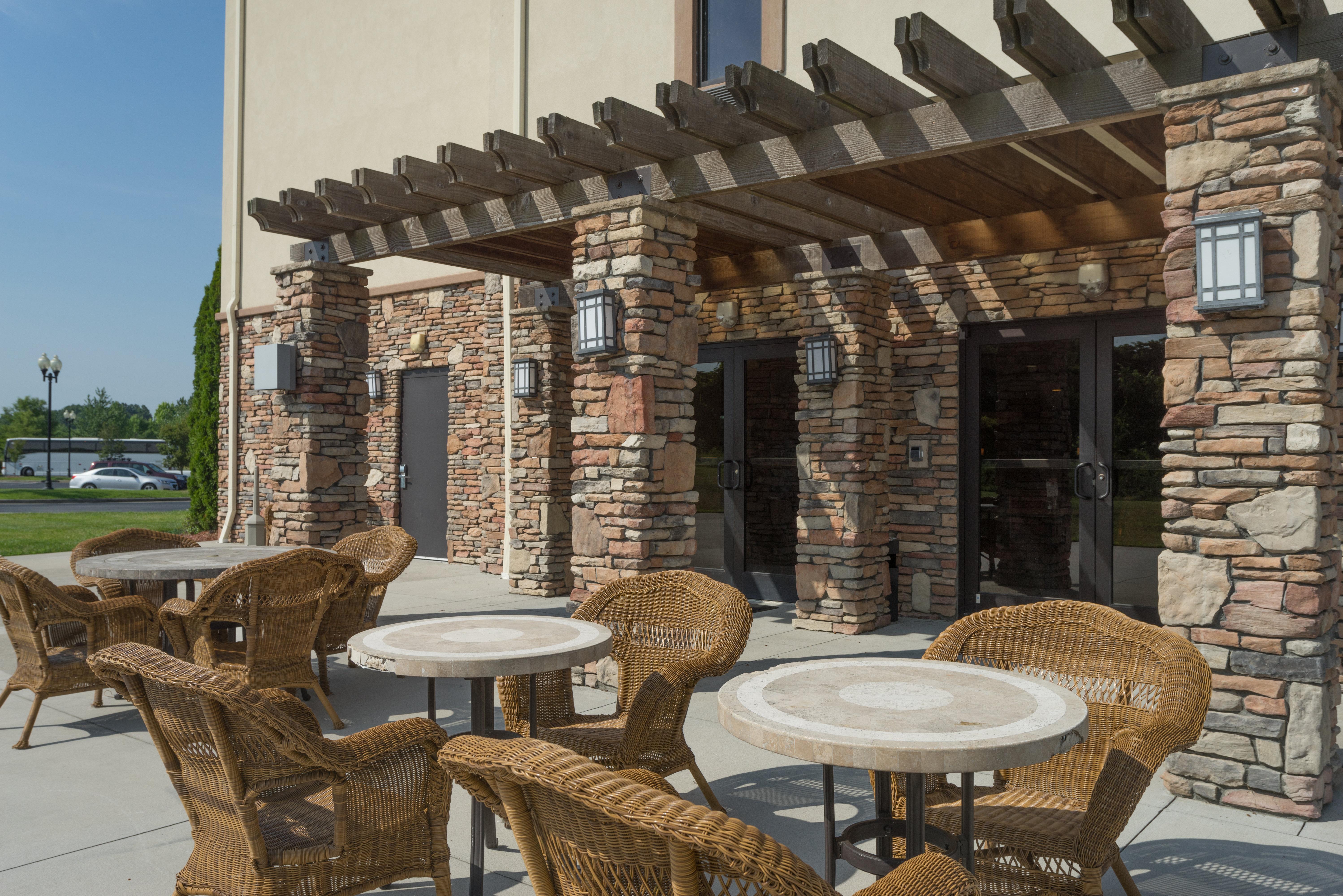 Holiday Inn Express & Suites Lexington North West-The Vineyard By Ihg Exterior photo