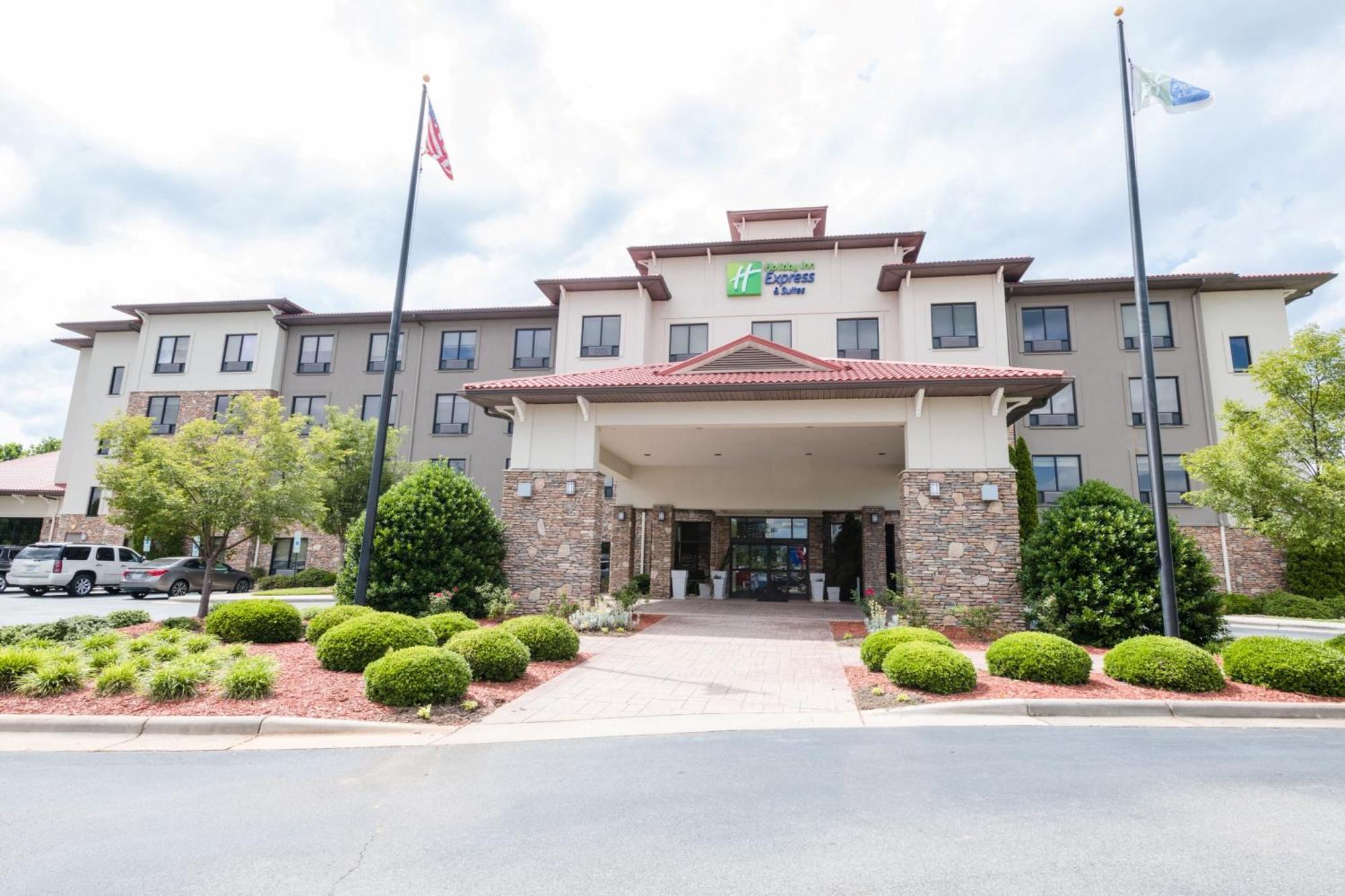 Holiday Inn Express & Suites Lexington North West-The Vineyard By Ihg Exterior photo